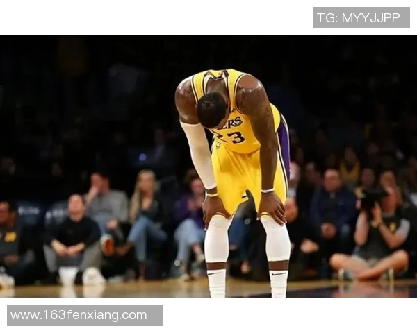 詹姆斯分球 里弗斯一条龙上篮打进