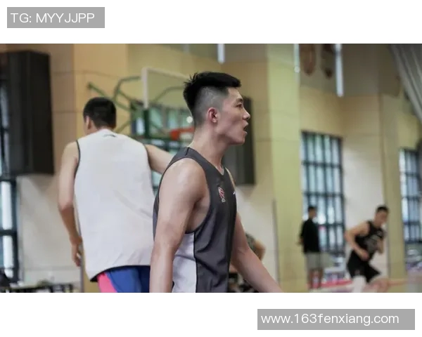 果然视频｜战广州龙狮赛前，郭凯与昔日老队友寒暄