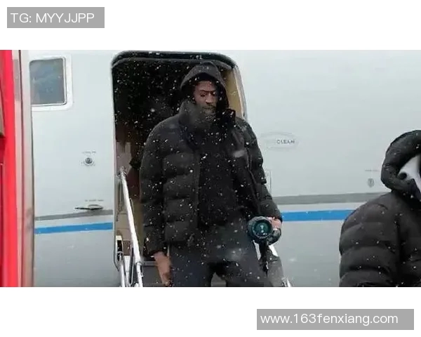 浓眉抵达华盛顿！参观奇才更衣室拍摄定妆照 手部仍带着护具